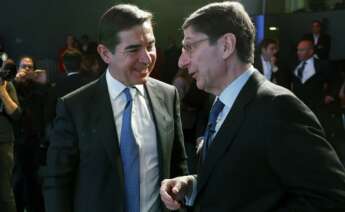 Carlos Torres, presidente de BBVA, y J.Ignacio Goirigolzarri, presidente de Caixabank, los dos bancos que más reclamaciones recibieron en 2023.
