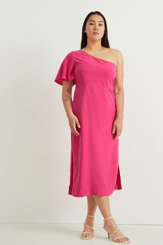 El vestido rosa de tubo con hombro asimétrico en color rosa de C&A