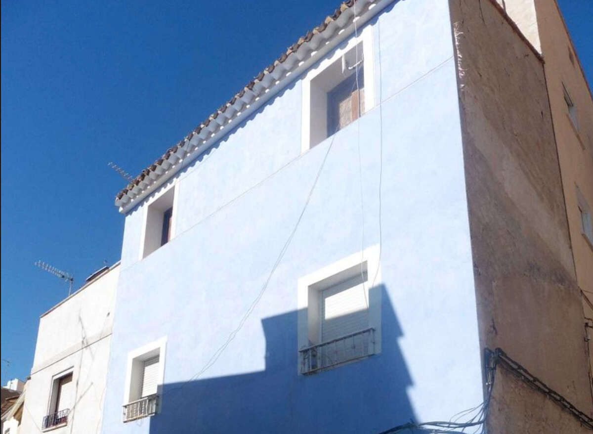 La vivienda de Mula se vende por 38.500 euros.