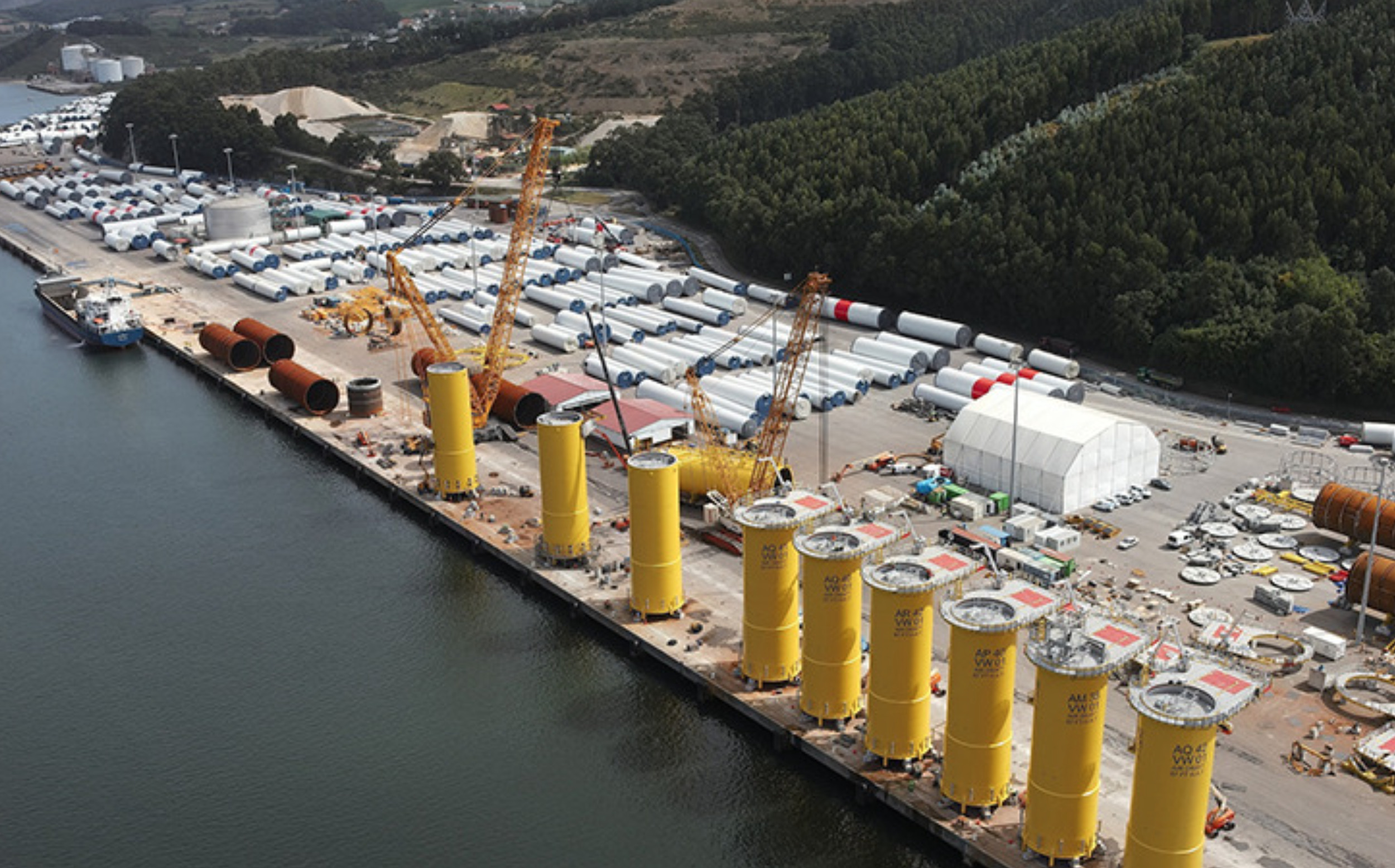 Piezas de transición de Windar en el puerto de Avilés. Foto: Iberdrola.