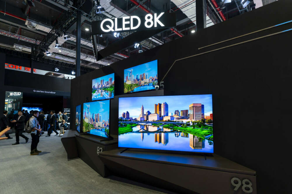 Una exposición de televisores QLED 8K de Samsung en China