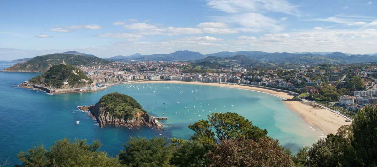 San Sebastián es la ciudad donde los anfitriones que alquilan su vivienda a los turistas ganan más dinero. Foto: Wikipedia.