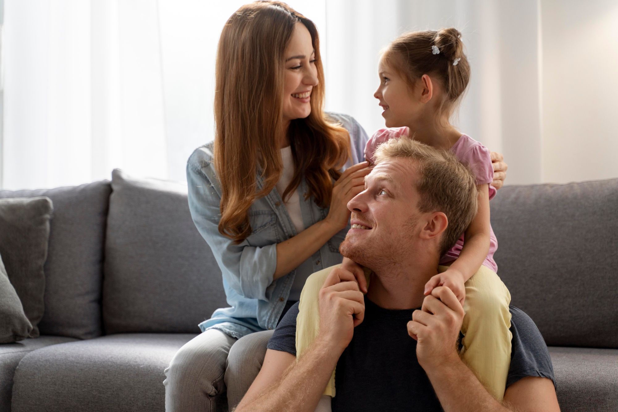 El complemento lo pueden solicitar las madres y los padres que tengan un hijo o más. Foto: Freepik.