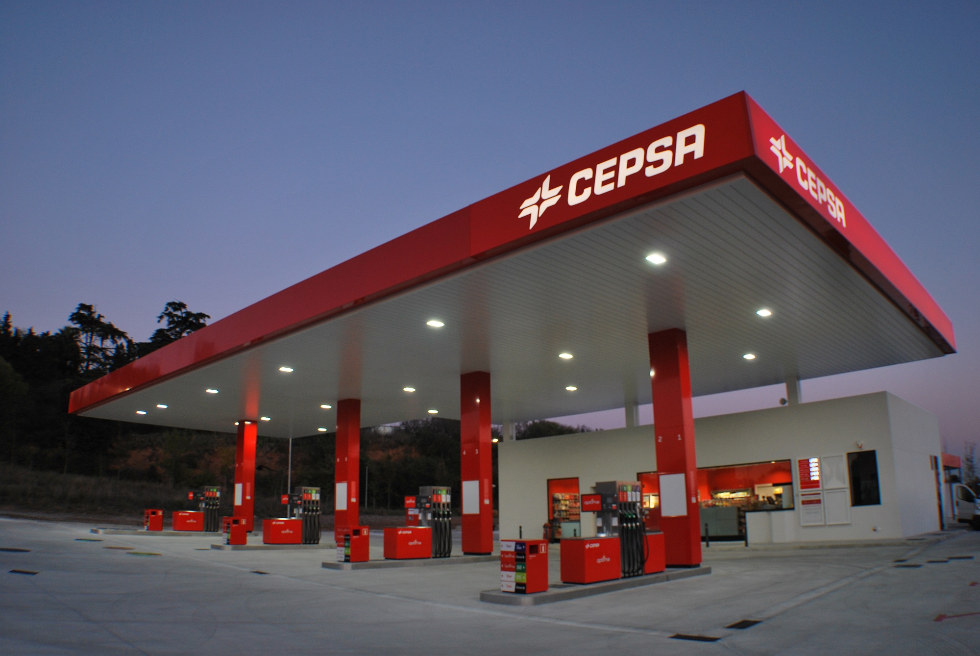 Repsol y Cepsa son algunas de las petroleras que ofrecen descuentos a sus clientes. Foto: Cepsa.