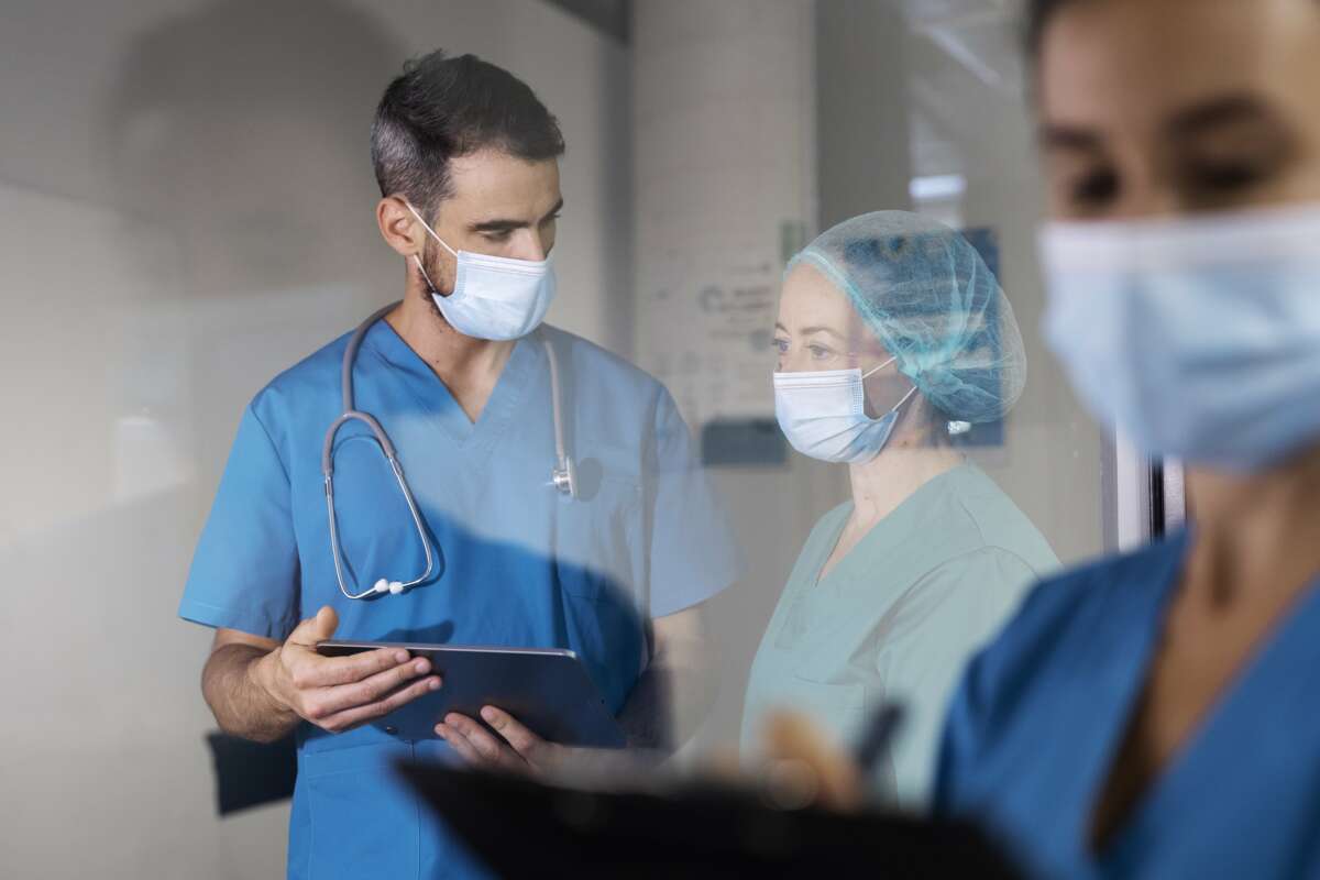 Spain offers more than 11,500 places for doctors and nurses: this is how you can apply