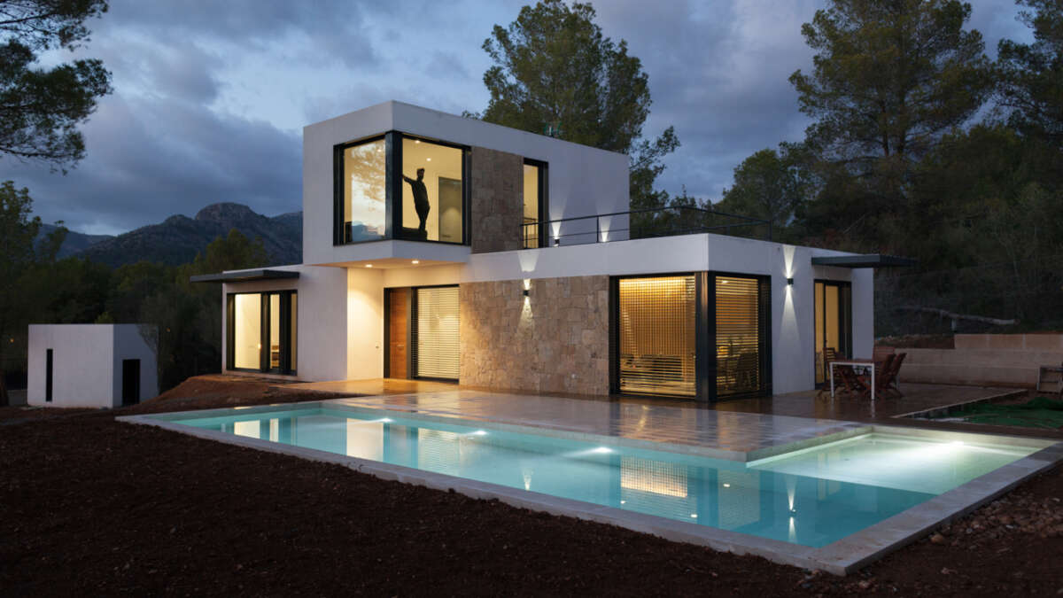 La casa prefabricada Estepona incorpora elementos de la arquitectura mediterránea. Foto: Inhaus.