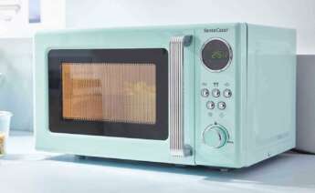 El microondas vintage de Lidl en color azul turquesa