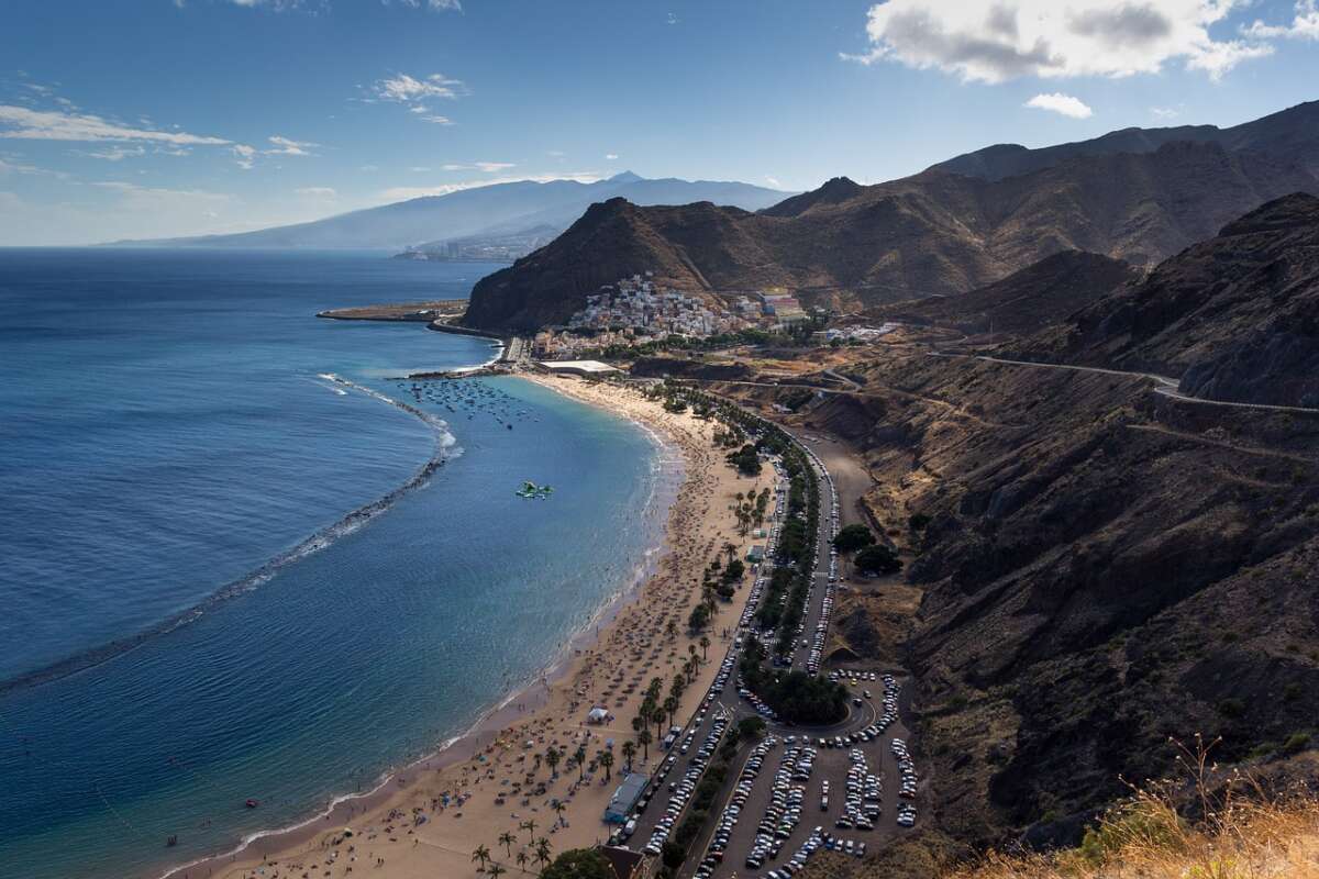 Los habitantes de Santa Cruz de Tenerife son los que menos pagan por el impuesto de circulación. Foto: Pixabay.