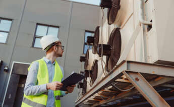 La instalación de sistemas de calefacción y refrigeración eficientes, así como la implementación de energías renovables. Foto: Envato