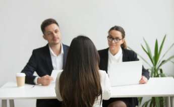 Los estudiantes, las personas que cambian de sector o se reincorporan al mercado laboral cuentan con una experiencia profesional escasa. Foto: Freepik.