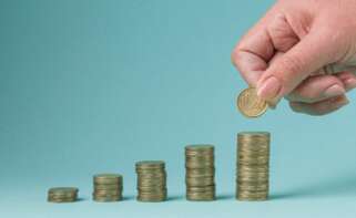 Si se ha pagado más de lo debido en IRPF a lo Navarra aprueba una rebaja del IRPF para rentas por debajo de 32.000 euros. Foto: Freepik.