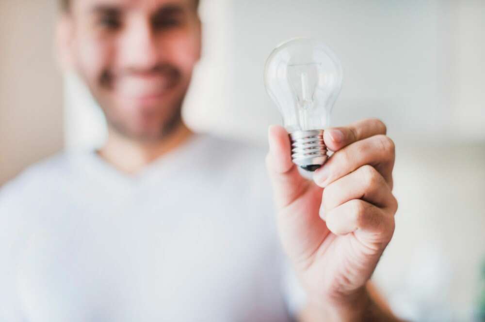 La energía que suministra la compañía a los clientes con un Plan a Tu Medida es totalmente renovable. Foto: Freepik.