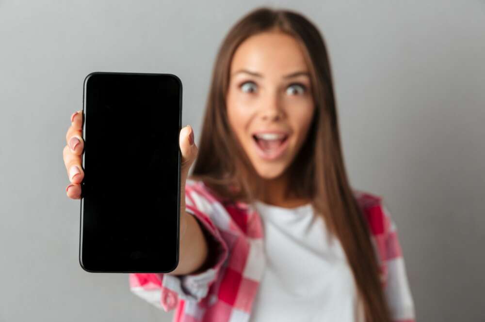 La operadora móvil lanza una oferta con la que obtener un dispositivo de forma gratuita. Foto: Freepik.