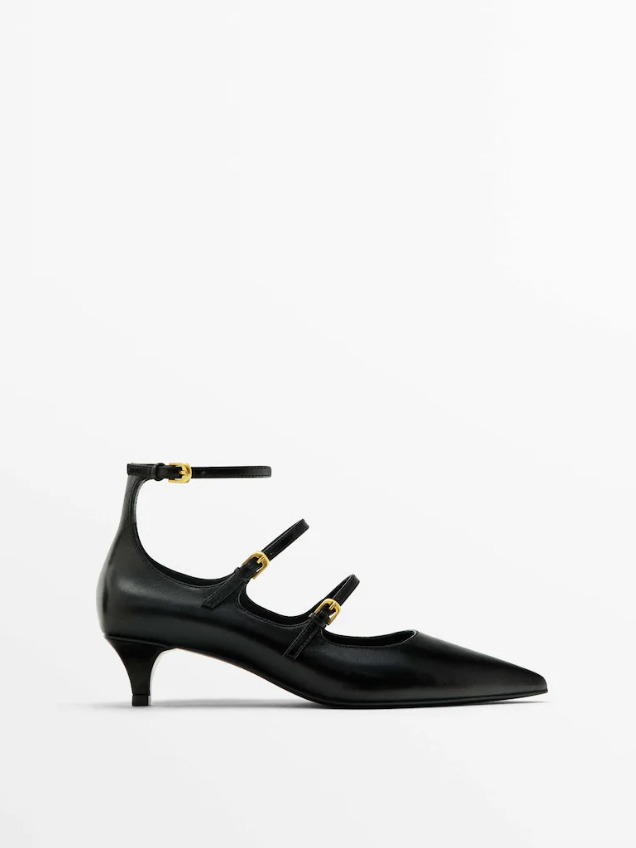 Los zapatos de salón de punta con tiras de Massimo Dutti. Foto: Massimo Dutti