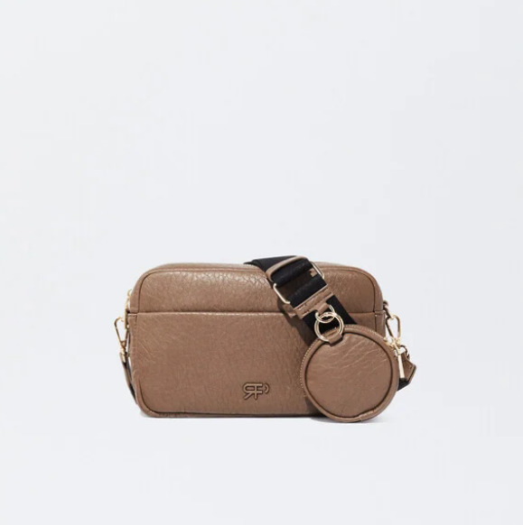 El bolso bandolera personalizable en color marrón de Parfois