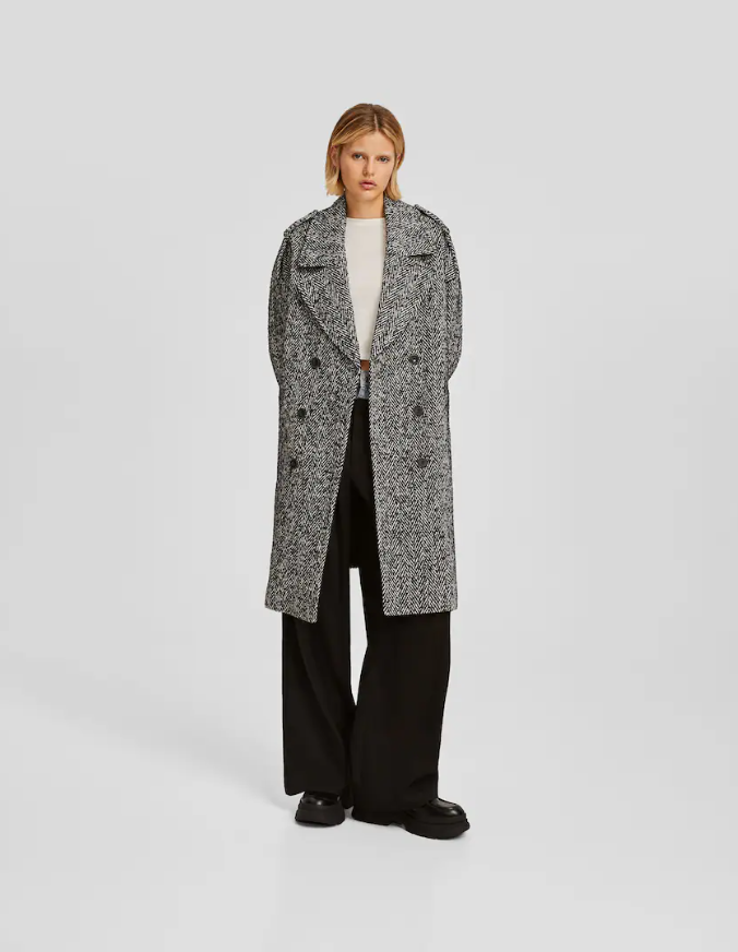 El abrigo de lana de Bershka en tonos grises