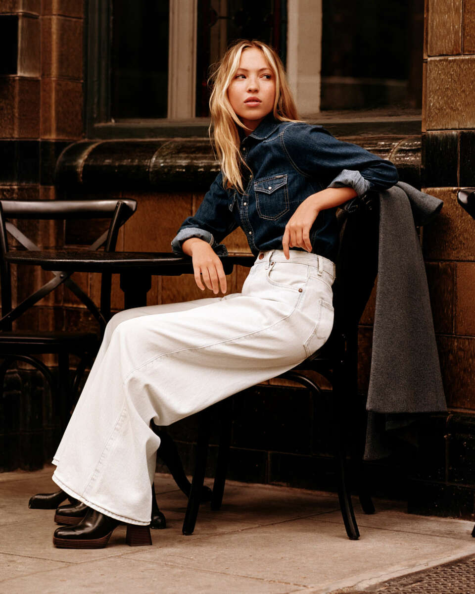 Lila Moss en la nueva colección de otoño-invierno de Pepe Jeans