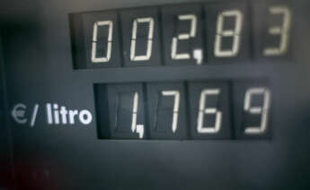 Detalle del precio del combustible en una gasolinera. EFE/Biel Aliño