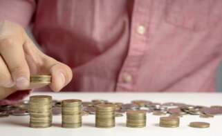 La pensión media en España se sitúa en los 1.195,65 euros al mes. Imagen: Freepik.