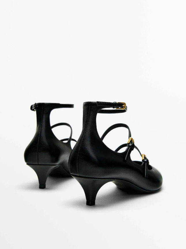 Los zapatos de salón de punta con tiras de Massimo Dutti. Foto: Massimo Dutti