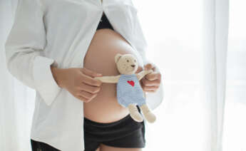 La ayuda se puede empezar a recibir a los cinco meses de embarazo. Imagen: Freepik.
