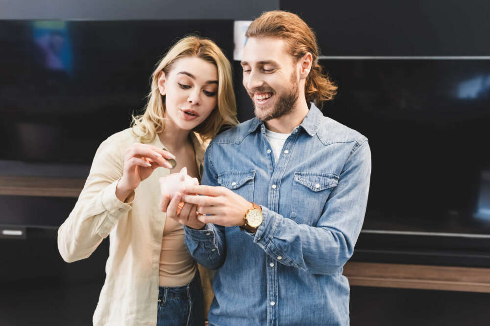La innovadora Batería Virtual de Naturgy promete reducir tus facturas de energía a cero euros. Foto: Freepik