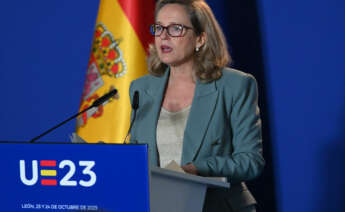 LEON, 24/10/2023.- La vicepresidenta primera y ministra de Asuntos Económicos y Transformación Digital en funciones, Nadia Calviño, durante la rueda de prensa dada junto al comisario europeo de Mercado Interior, Thierry Breton, tras la reunión informal ministerial de Telecomunicaciones y Digitalización de la Unión Europea, este martes, en León. EFE/J. Casares