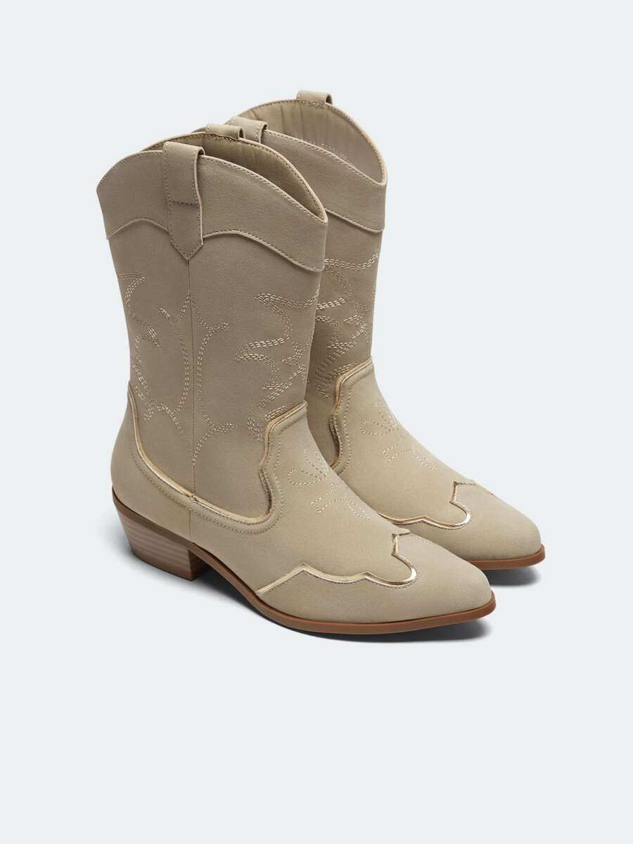 Las botas cowboy de Lefties en color marrón claro