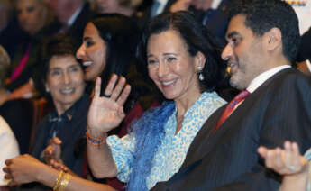 MADRID, 20/06/2023.- La presidenta del Banco Santander, Ana Botín (c), durante la ceremonia y concierto de clausura del curso académico 2022-2023 de la Escuela Superior de Música Reina Sofía, este martes en el Museo Nacional Centro de Arte Reina Sofía en Madrid. EFE/ Mariscal