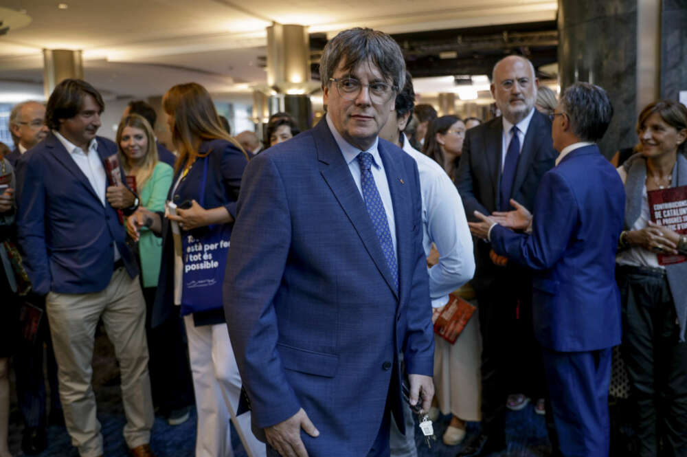 BRUSELAS (BÉLGICA), 05/09/2023.- El expresidente de la Generalitat Carles Puigdemont, este martes en la inauguración de la muestra "Contribución de Cataluña al progreso social y político de la UE" en Bruselas.-EFE/ Pablo Garrigós