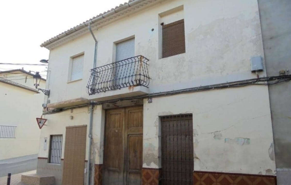 La propiedad situada en Llanera de Ranes se vende por 34.000 euros. Foto: Haya Inmobiliaria.