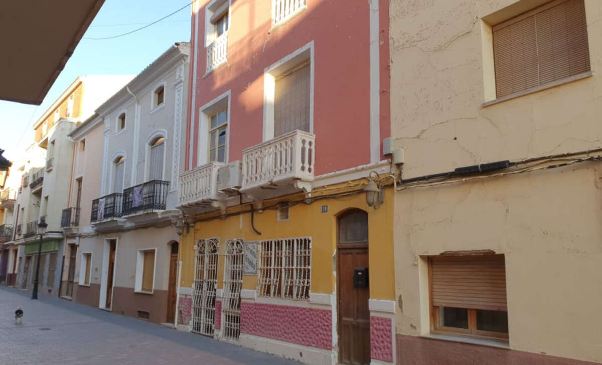 En la planta baja de la vivienda de Ayora había un bar, del que aún se conservan algunos elementos. Foto: Haya Inmobiliaria.