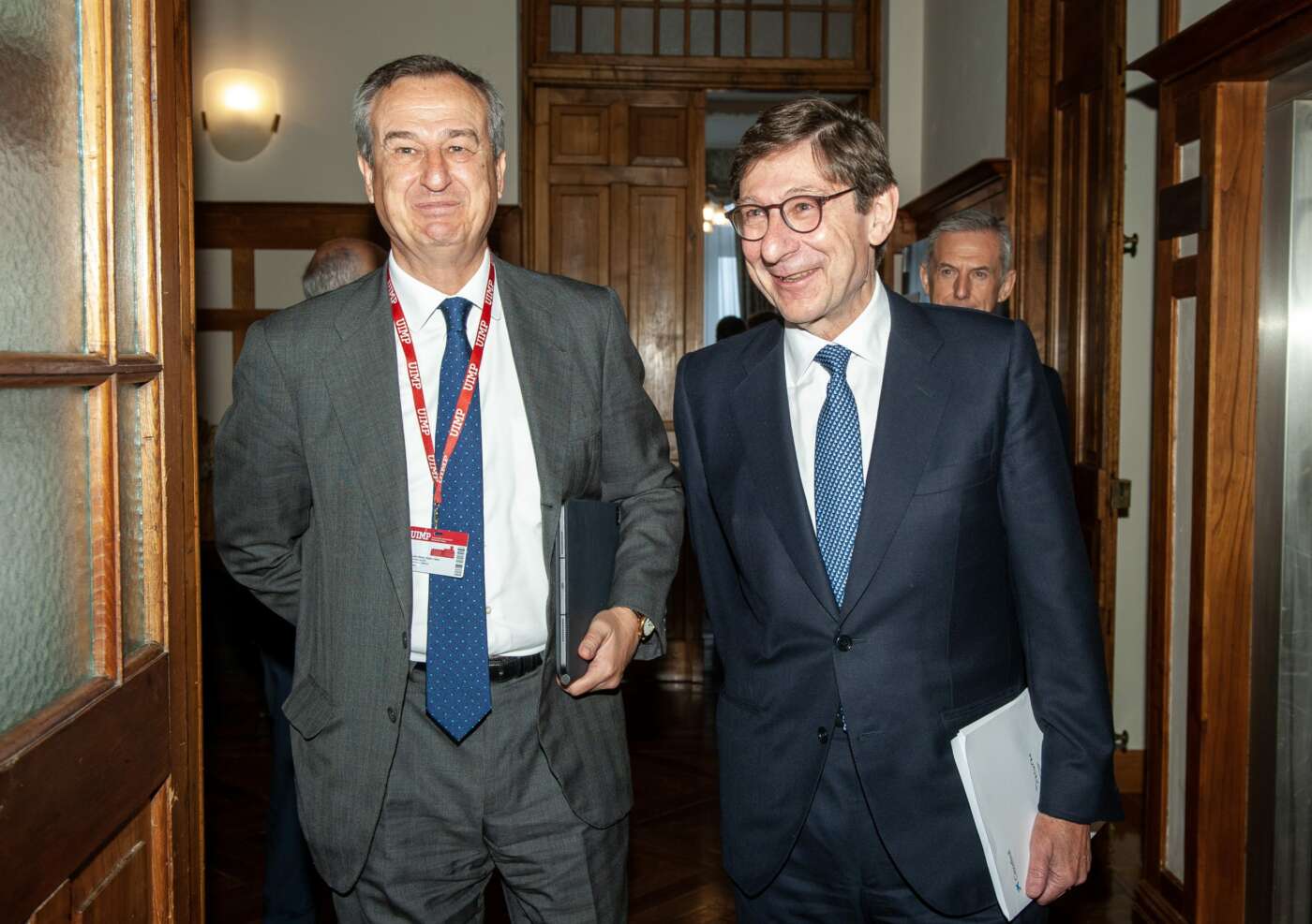 Cesar González-Bueno, consejero delegado del Banco Sabadell, y José Ignacio Goirigolzarri, presidente de Caixabank. APIE Ahorro