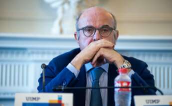 Luis de Guindos, vicepresidente del BCE, durante su intervención en el curso de economía organizado por la APIE en la Universidad Menéndez Pelayo de Santander. Banca