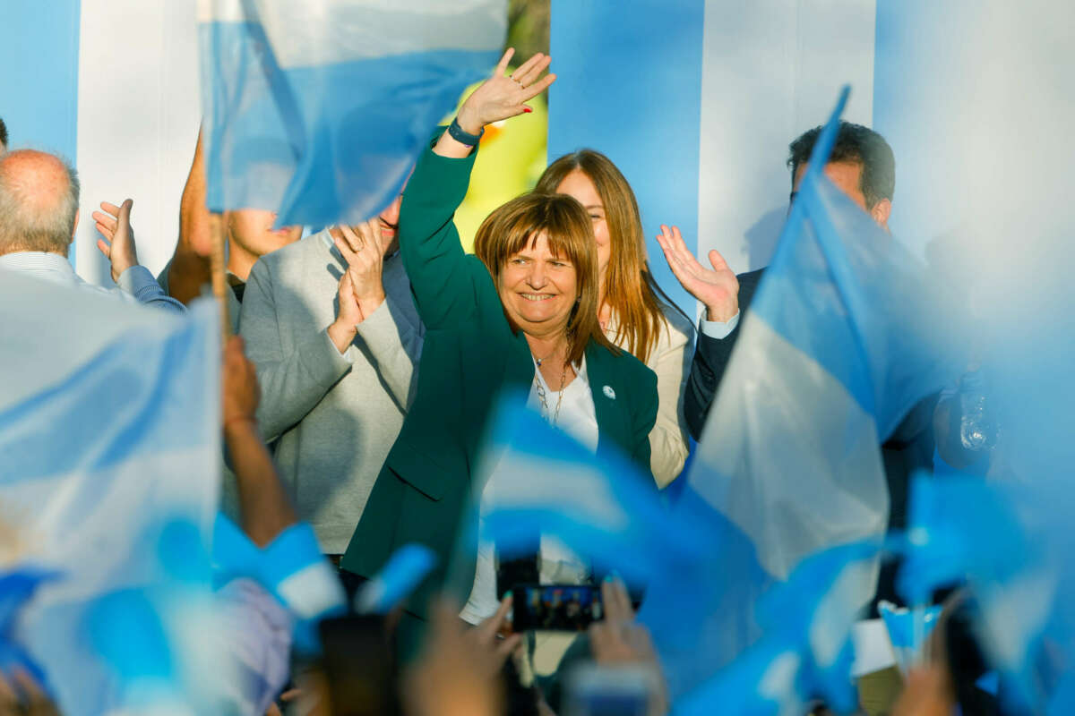  La candidata de la coalición Juntos por el Cambio (centroderecha), Patricia Bullrich, participa durante el cierre de su campaña a la presidencia de Argentina