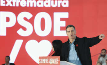 MÉRIDA, 14/10/2023.-El secretario general del PSOE y presidente del Gobierno en funciones, Pedro Sánchez, interviene este sábado en un acto político del PSOE de Extremadura en Mérida. EFE/ Jero Morales