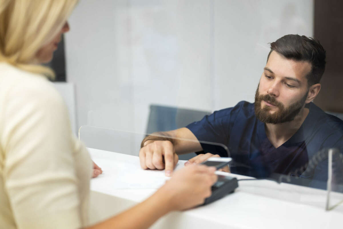 Los convenios de los trabajadores del sector financiero ya recogen jornadas inferiores a las 37,5 horas semanales. Foto: Freepik.