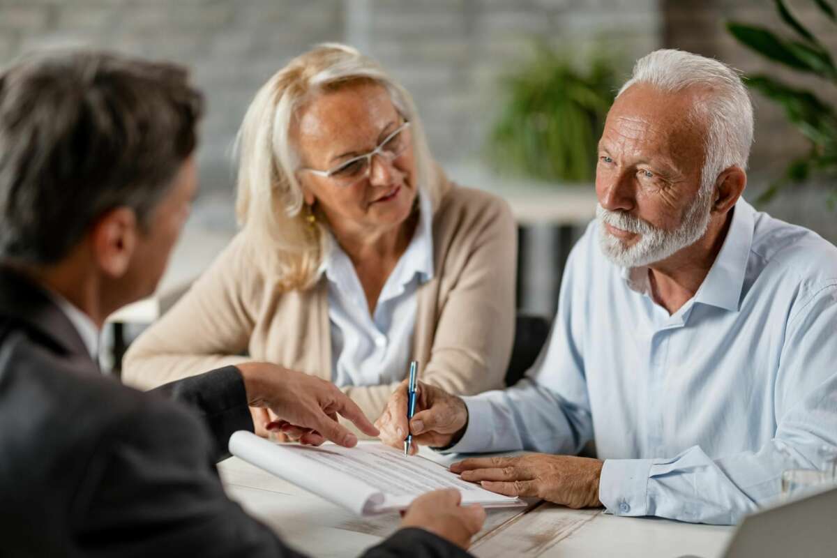 Cada comunidad autónoma regula el Impuesto de Sucesiones y Donaciones. Foto: Freepik.