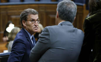 MADRID, 29/11/2023.- El líder del Partido Popular Alberto Núñez-Feijóo antes del comienzo de la solemne apertura de la XV Legislatura, en una sesión conjunta de las Cortes Generales que se celebra en el Congreso y donde el rey pronunciará un discurso ante el nuevo Gobierno de Pedro Sánchez y los diputados y senadores elegidos el pasado 23 de julio. EFE/ Chema Moya