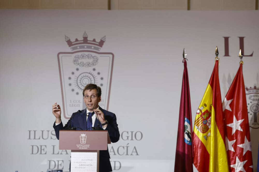 MADRID, 07/11/2023.-El alcalde de Madrid, José Luis Martínez-Almeida, intervine durante el acto de entrega de la Medalla de Honor del Colegio de la Abogacía de Madrid al presidente de la Sala de lo Penal del Tribunal Supremo, Manuel Marchena, este martes en Madrid.-EFE/ Sergio Perez