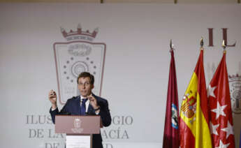 MADRID, 07/11/2023.-El alcalde de Madrid, José Luis Martínez-Almeida, intervine durante el acto de entrega de la Medalla de Honor del Colegio de la Abogacía de Madrid al presidente de la Sala de lo Penal del Tribunal Supremo, Manuel Marchena, este martes en Madrid.-EFE/ Sergio Perez