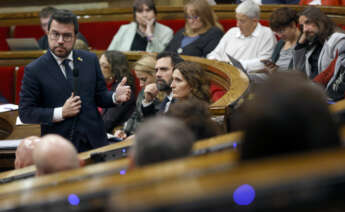 GRAFCAT6560. BARCELONA, 22/11/2023.- El presidente de la Generalitat, Pere Aragonès, interviene en el hemiciclo del Parlament donde este miércoles se somete a la primera sesión de control tras la investidura de Pedro Sánchez y después de haber ofrecido a JxCat y CUP que entren a formar parte de la mesa de negociación con el Estado para sumar fuerzas para lograr el referéndum. EFE/Toni Albir