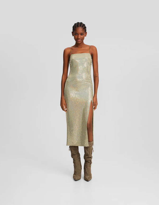 El vestido de brillantes en color dorado de Bershka