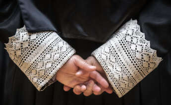 Detalle de la toga de un juez. Foto EFE-Biel Aliño