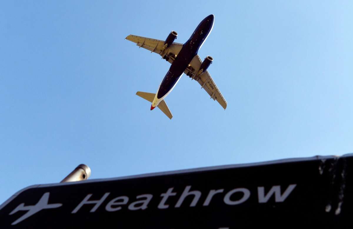 Cartel del aeropuerto de Heathrow. EFE