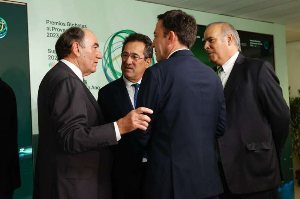 El presidente de Iberdrola, Ignacio Sánchez Galán (i) en la gala de los Premios Globales al Proveedor del Año 2023. Foto: IBERDROLA