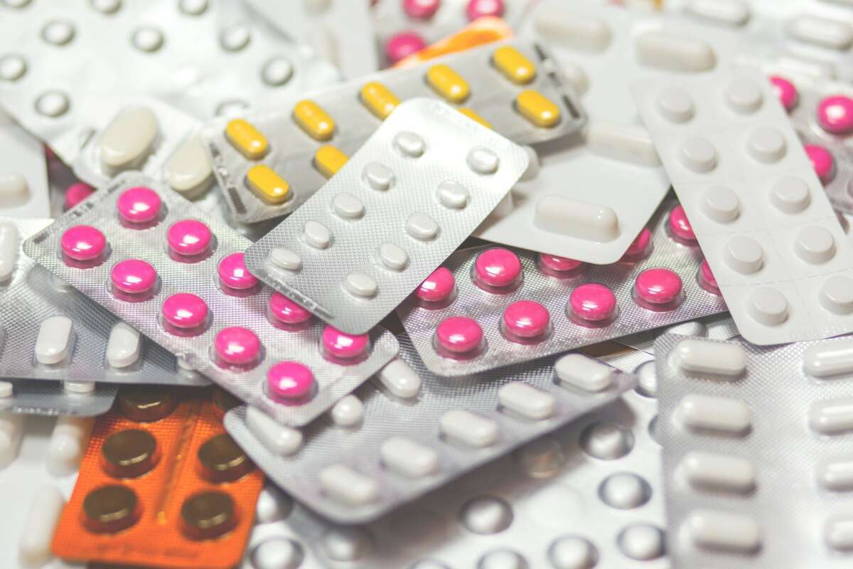 Más de 17.000 medicamentos bajarán sus precios en pocos meses. Foto Pixabay, Funcionarios.