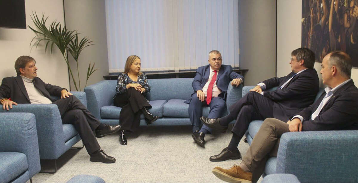 Puigdemont y Santos Cerdán (PSOE) se reúnen en Bruselas para avanzar hacia la investidura, el pasado día 30 de octubre. EFE
