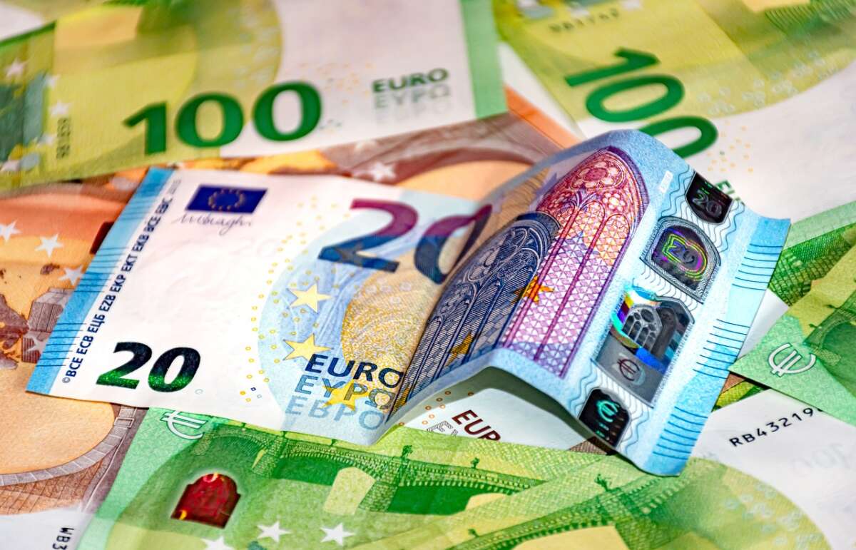 El Banco Santander puede cobrarte hasta 20 euros por comisiones de mantenimiento. Imagen: Pixabay.