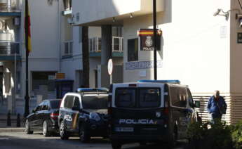 FUENGIROLA (MÁLAGA), 21/11/2023.- Comisaria de la localidad malagueña de Fuengirola donde la Policía Nacional ha detenido un hombre relacionado con el disparo que recibió el cofundador de Vox y exdirigente del PP, Aleix Vidal-Quadras, el pasado 9 de noviembre en Madrid.EFE/ Jorge Zapata